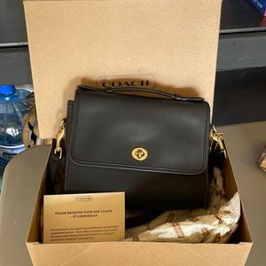 Leather coach purse in good condition